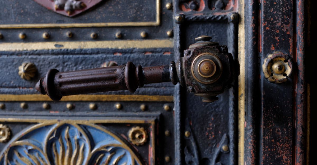 front door lock key — Cresskill Locksmith
